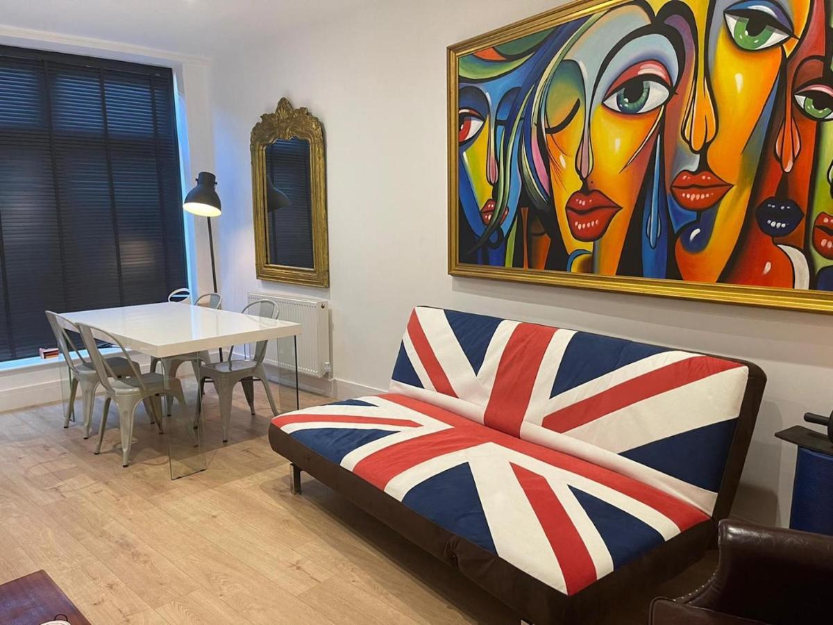 Bagshot Pennyhill Camberley Ascot Luxury 2 Beds 1 Bath Sleeps 4 Pets Ok Permit Parking Daire Dış mekan fotoğraf